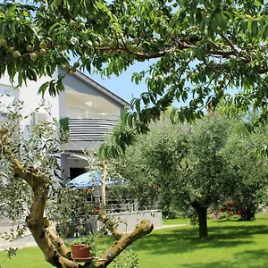 apartments-nelle.in-istria.net/